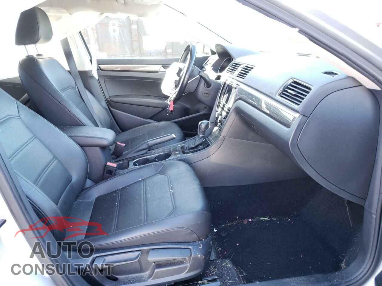 VOLKSWAGEN PASSAT 2017 - 1VWBT7A33HC017710