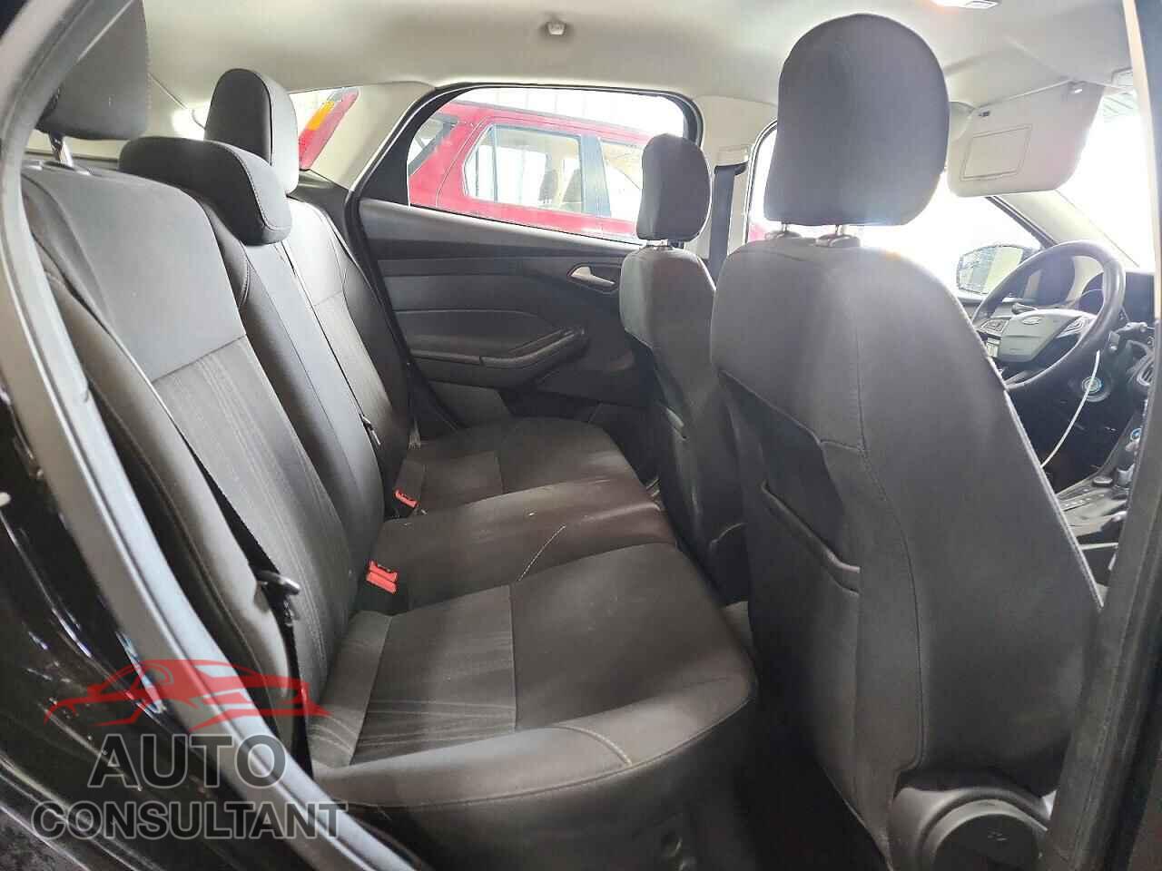 FORD FOCUS 2016 - 1FADP3K20GL379903