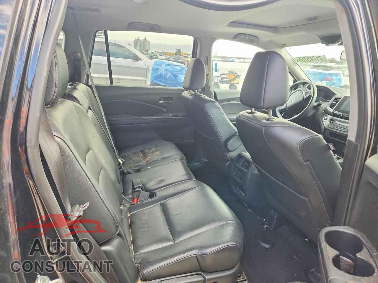 HONDA PILOT 2017 - 5FNYF5H69HB021434