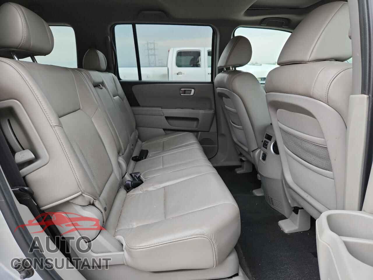 HONDA PILOT 2011 - 5FNYF4H56BB009542