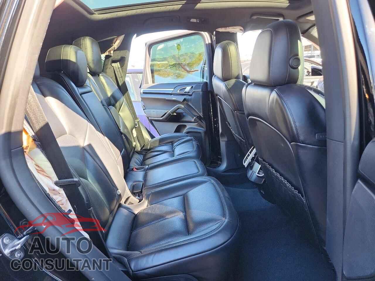 PORSCHE CAYENNE 2018 - WP1AA2A29JKA00144