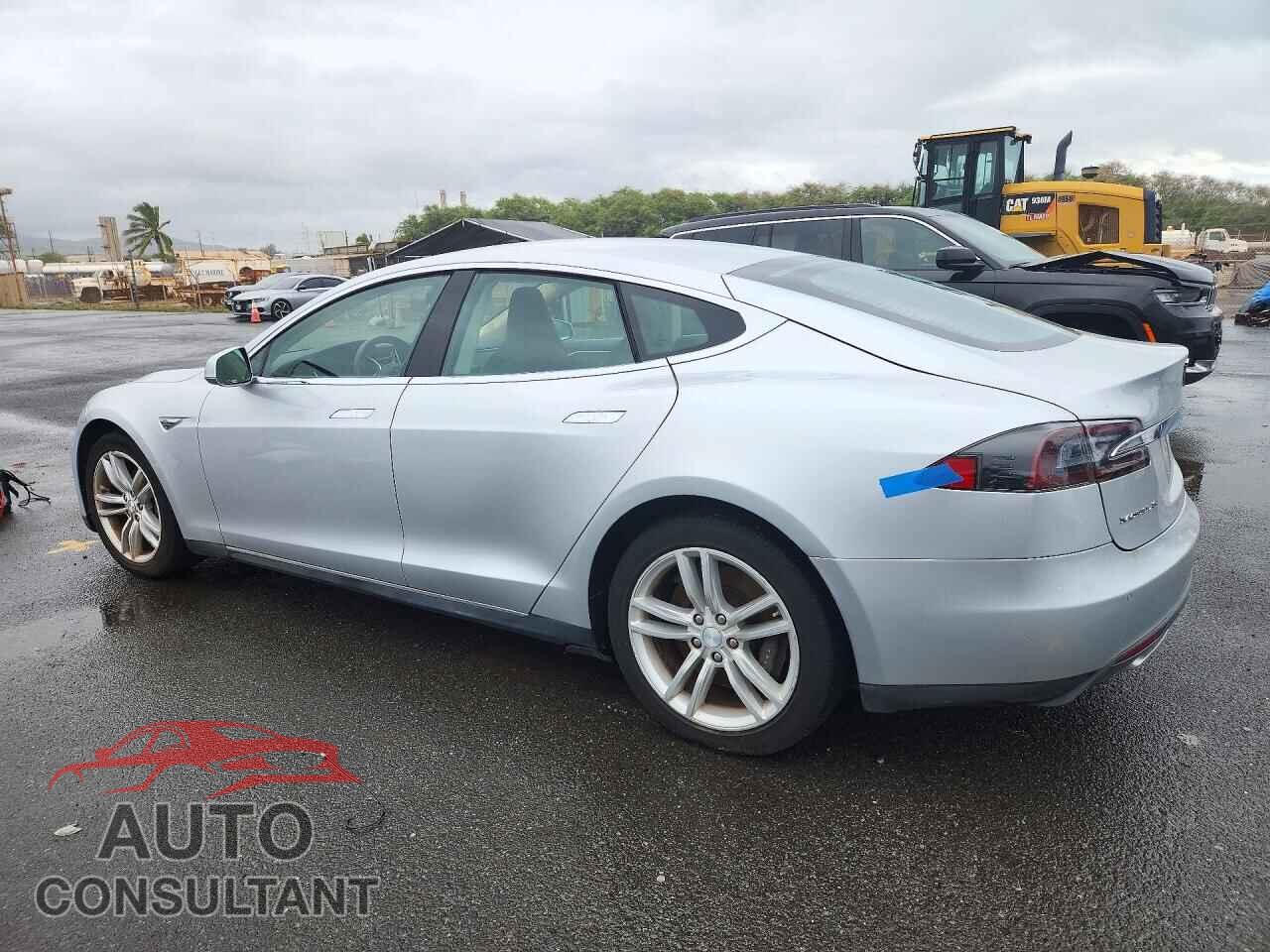 TESLA MODEL S 2013 - 5YJSA1CGXDFP22779