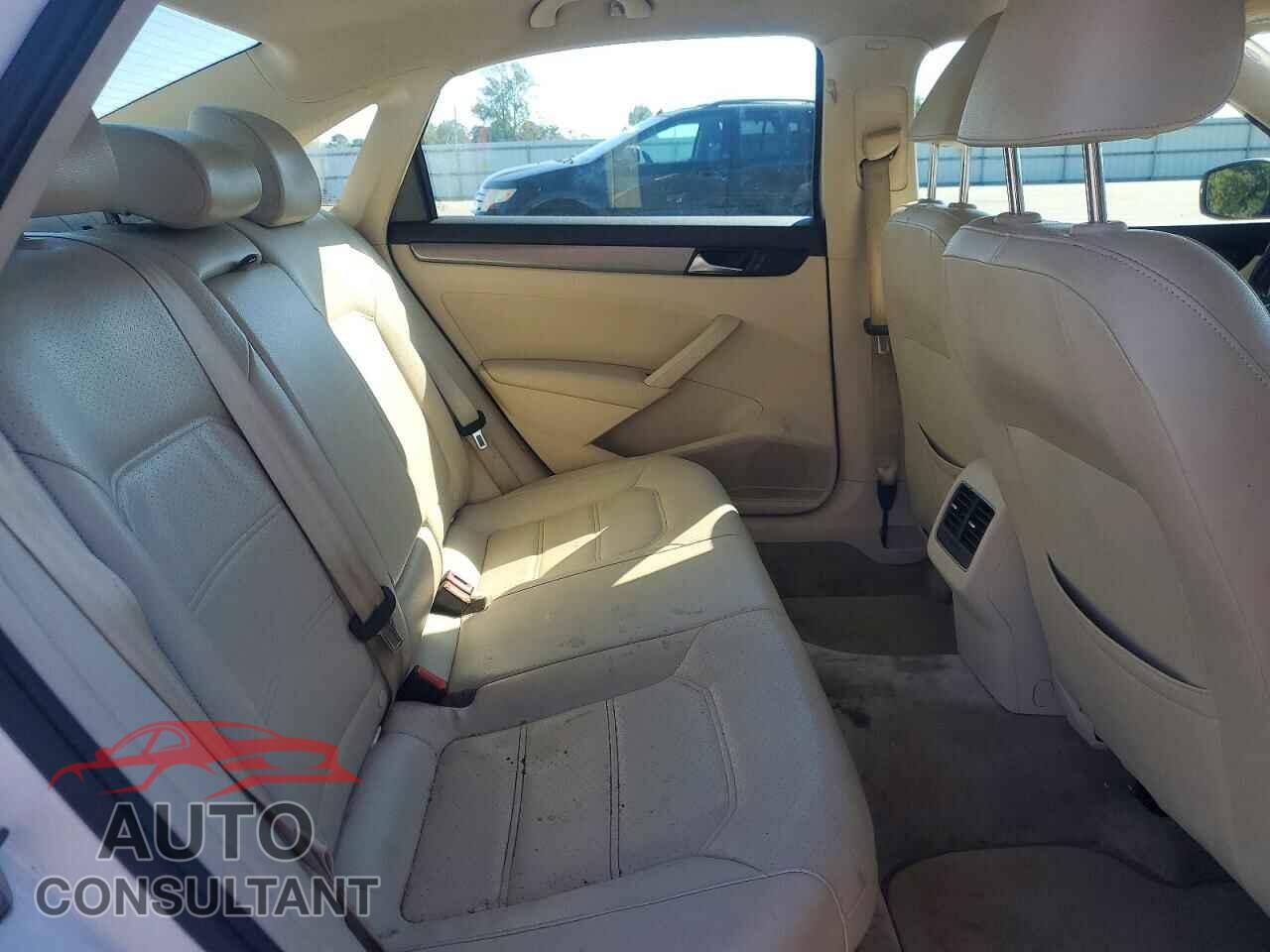 VOLKSWAGEN PASSAT 2015 - 1VWBT7A35FC019357