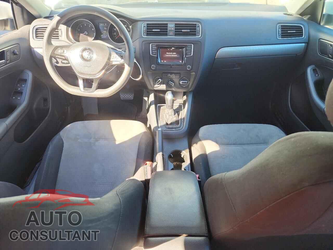 VOLKSWAGEN JETTA 2018 - 3VW2B7AJ9JM210921