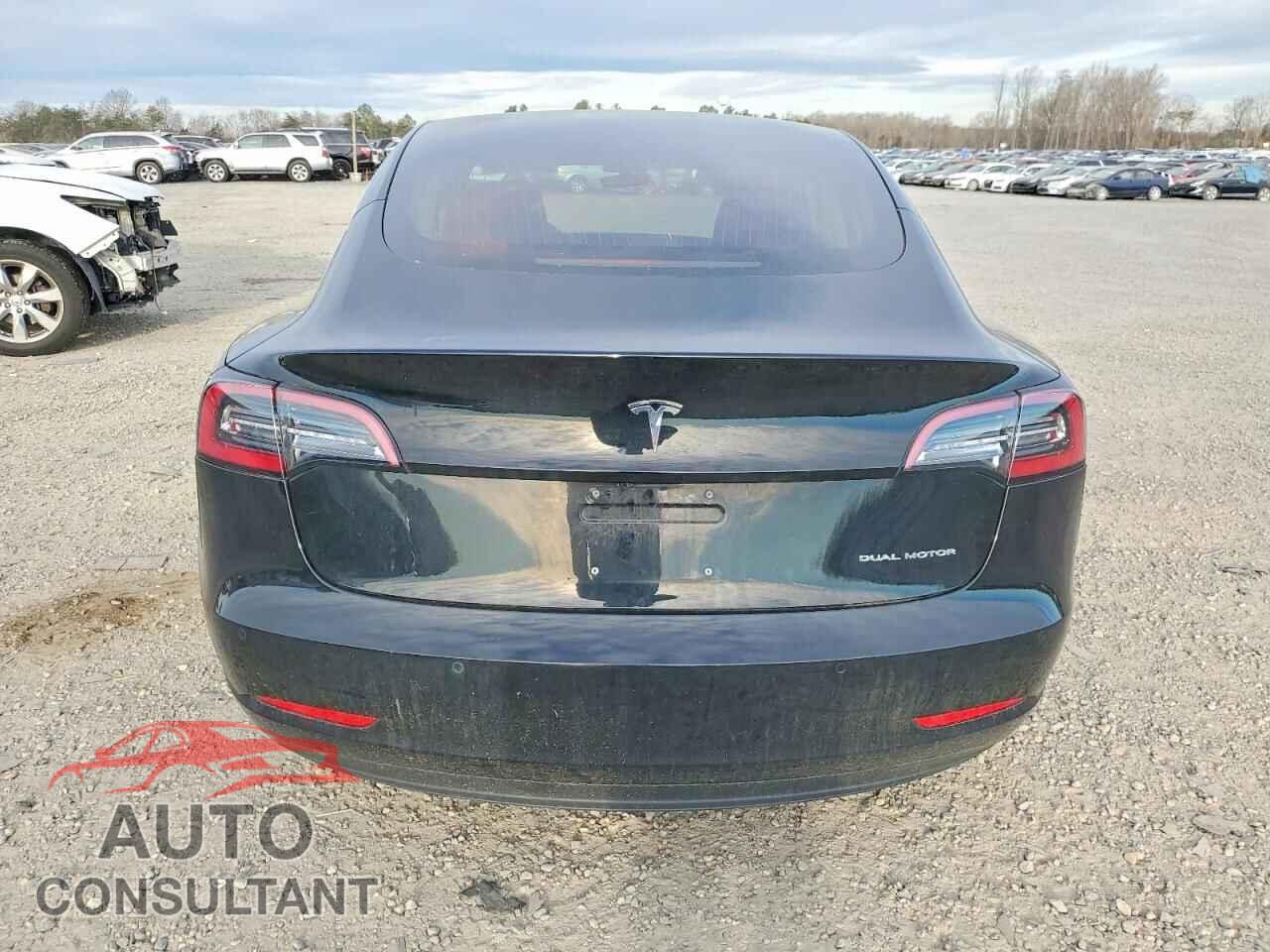 TESLA MODEL 3 2018 - 5YJ3E1EB9JF086555