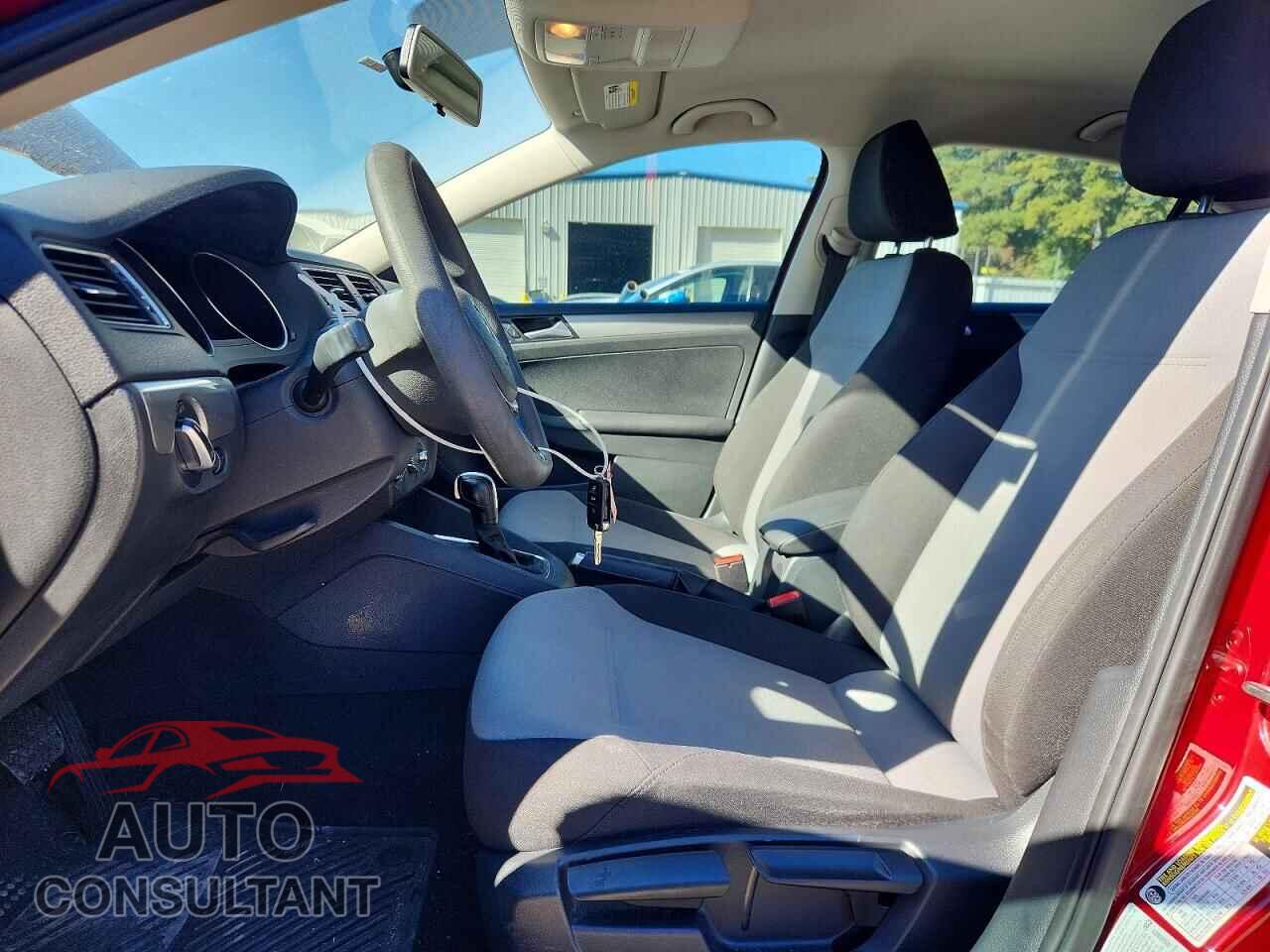 VOLKSWAGEN JETTA 2017 - 3VW2B7AJ1HM261260