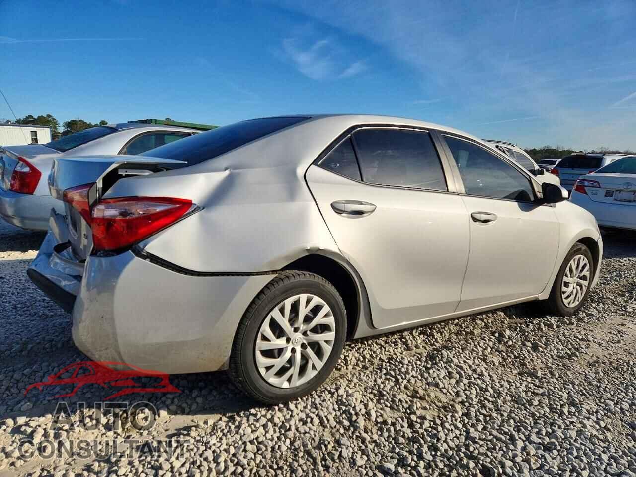 TOYOTA COROLLA 2018 - 5YFBURHE5JP831731