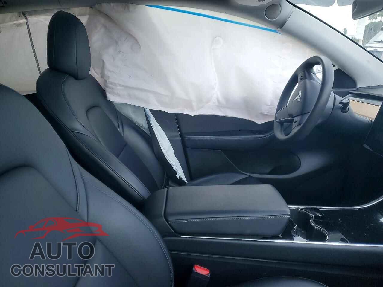 TESLA MODEL Y 2021 - 5YJYGDED4MF114995