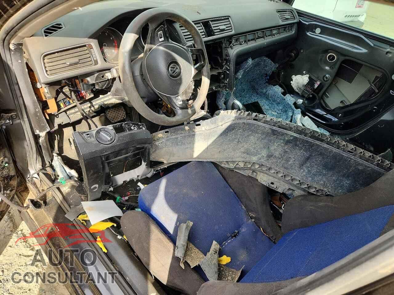 VOLKSWAGEN PASSAT 2017 - 1VWAT7A35HC006431