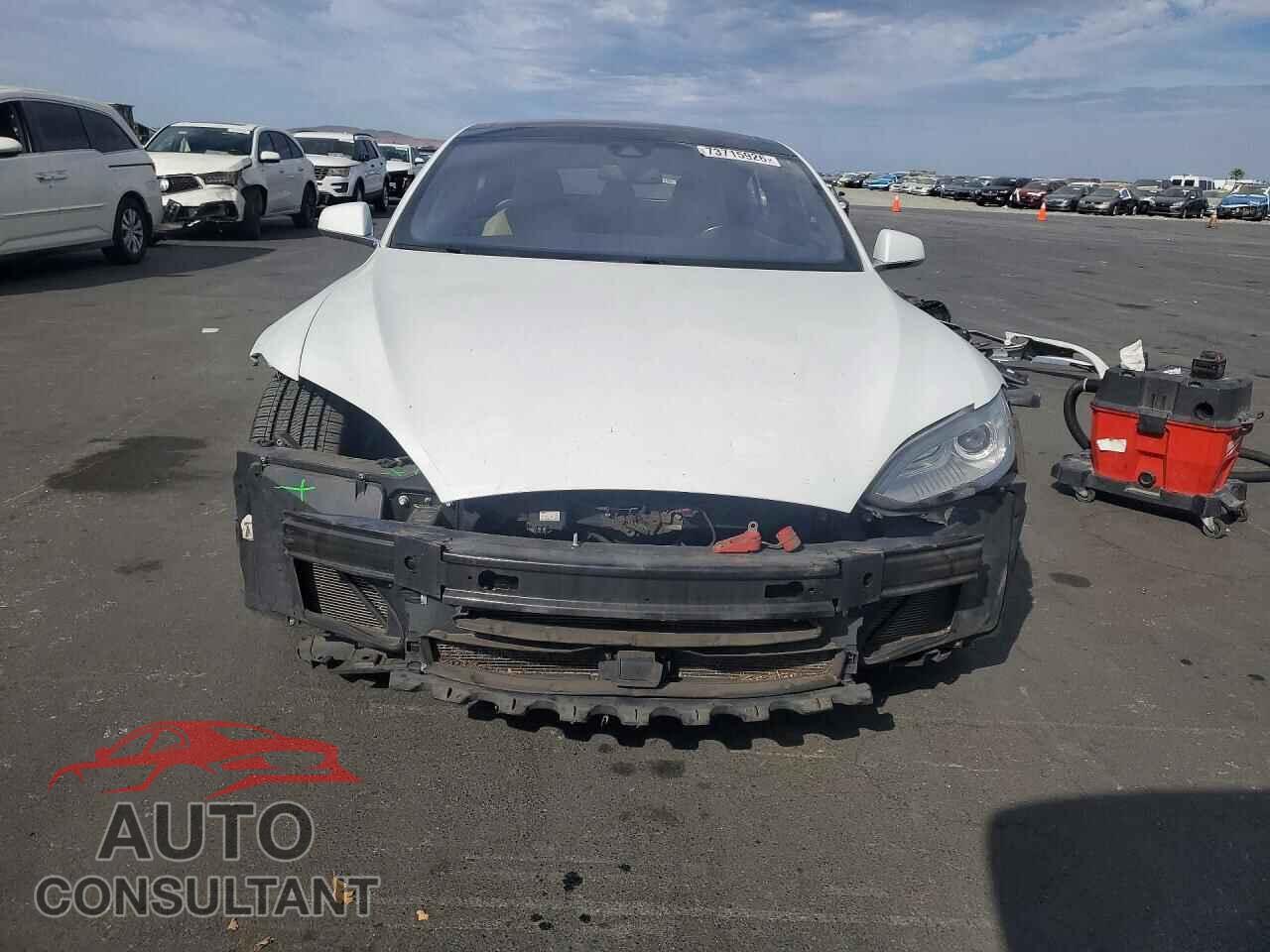 TESLA MODEL S 2015 - 5YJSA1H29FF091944