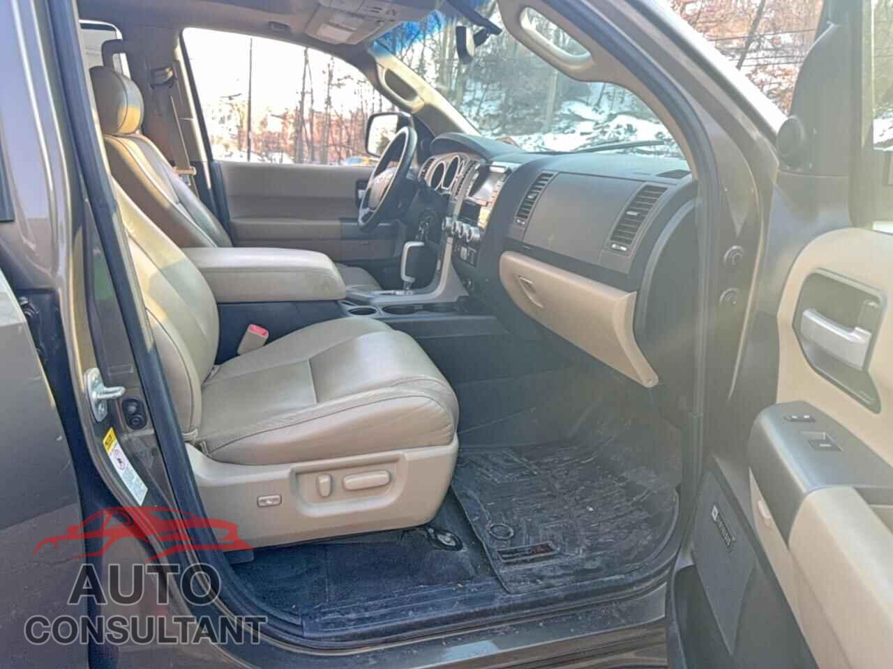 TOYOTA SEQUOIA 2012 - 5TDJY5G18CS057637