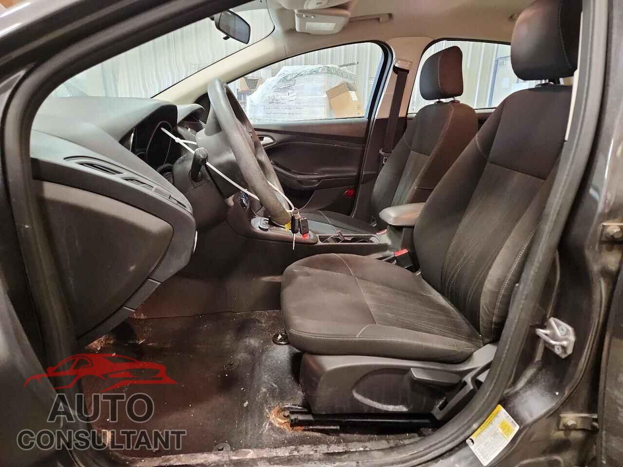 FORD FOCUS 2015 - 1FADP3F21FL309092