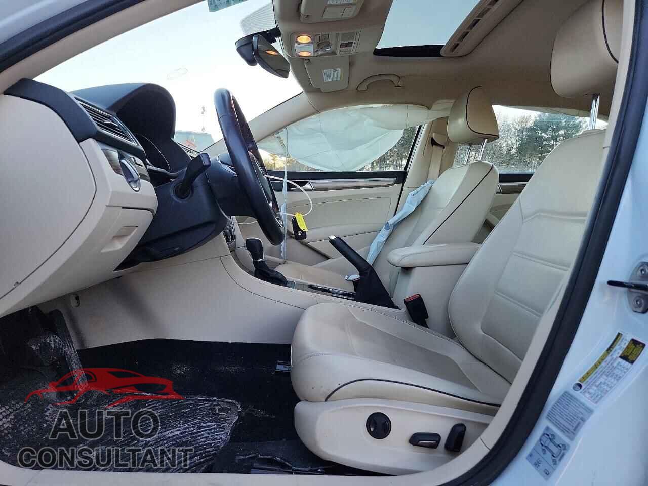 VOLKSWAGEN PASSAT 2017 - 1VWGT7A33HC017891
