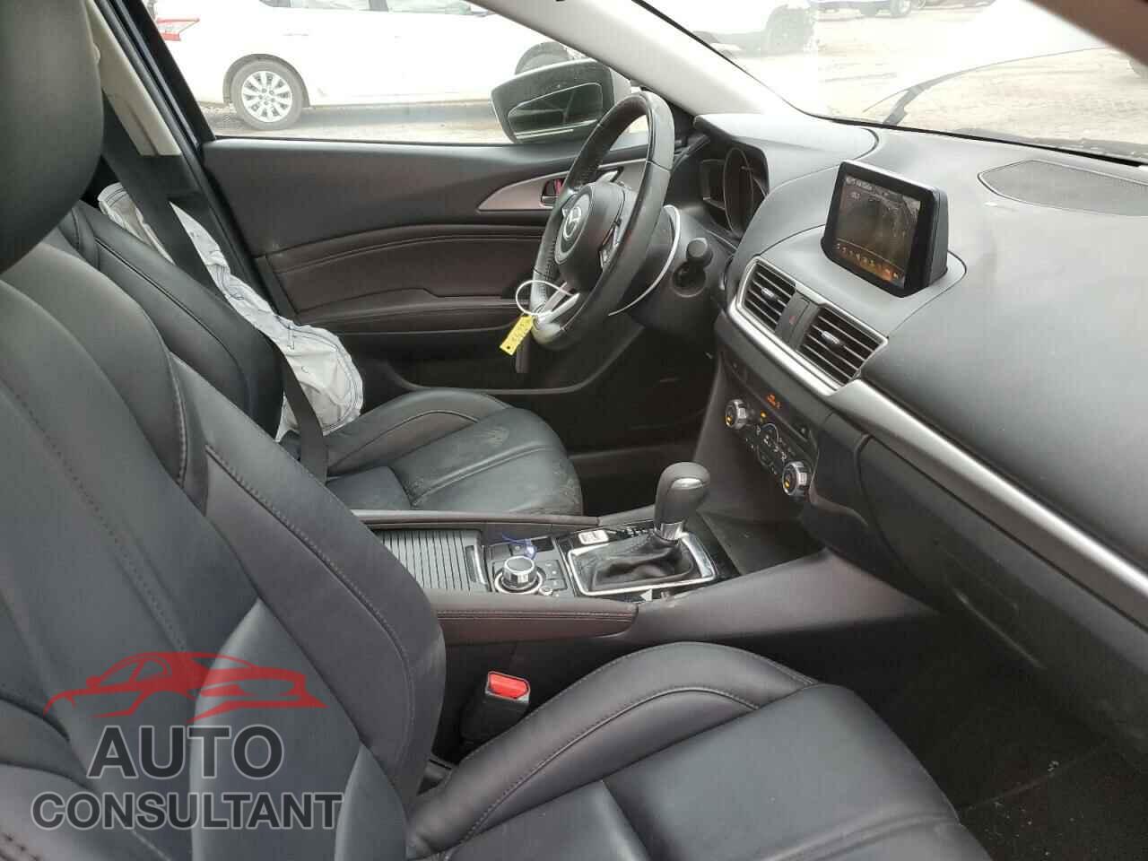 MAZDA 3 2018 - 3MZBN1V32JM257563