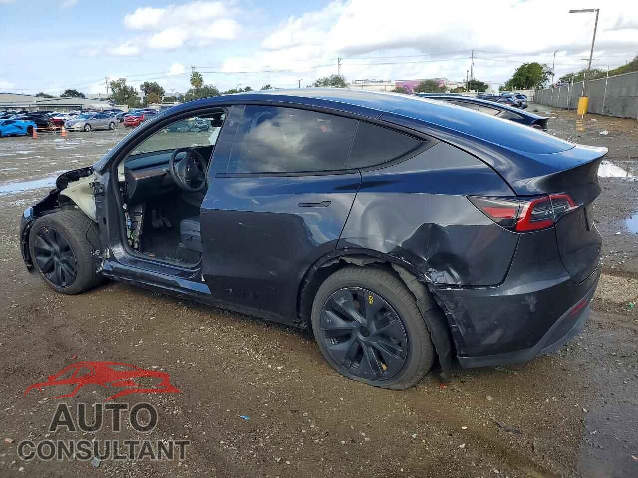 TESLA MODEL Y 2024 - 7SAYGAEE2RF124149