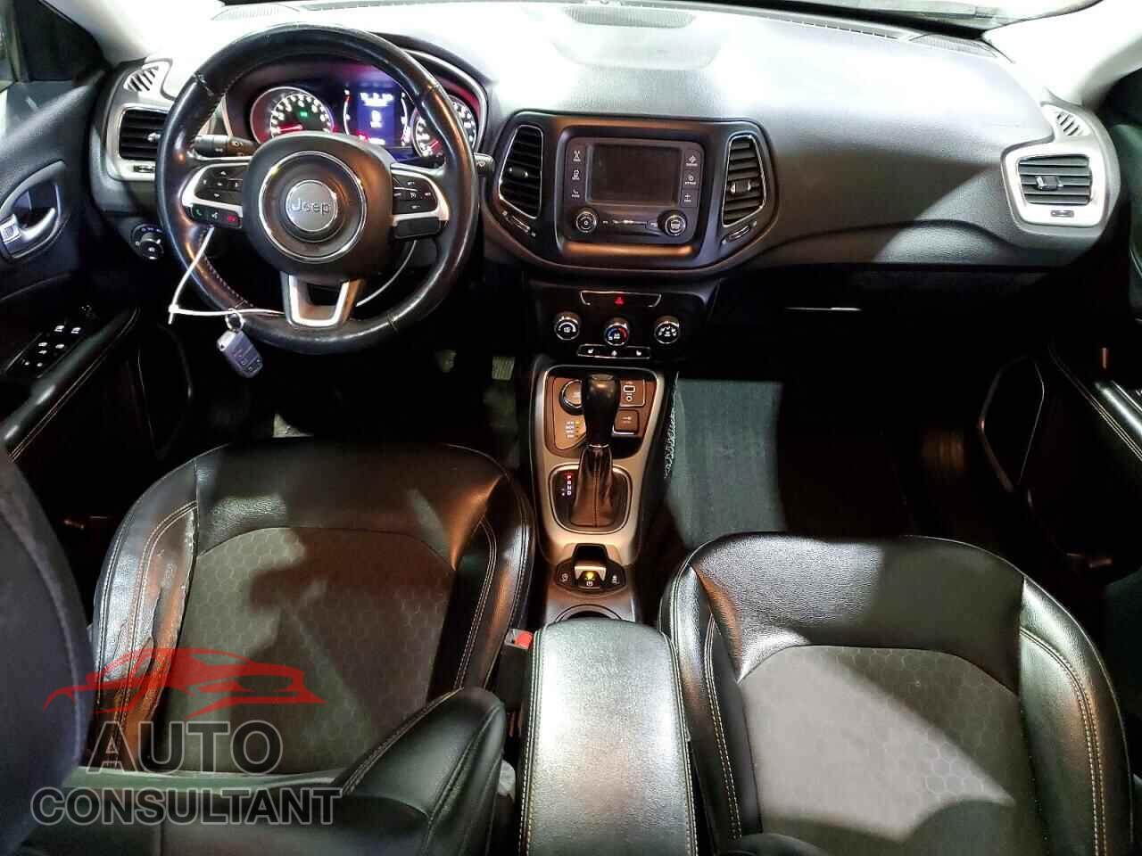 JEEP COMPASS 2018 - 3C4NJDBB4JT328079