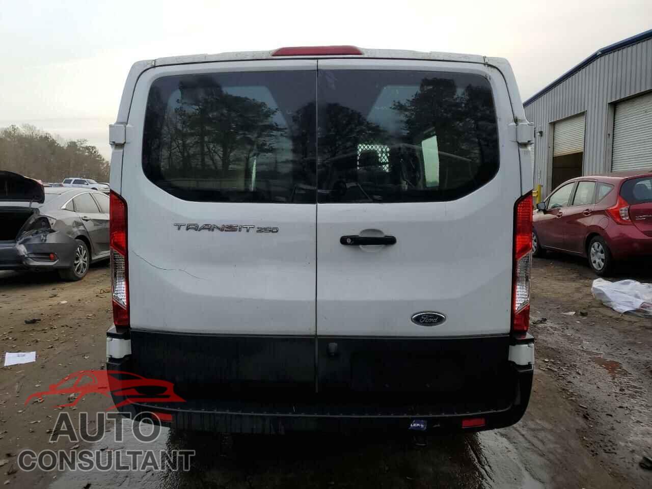 FORD TRANSIT 2019 - 1FTYR1YM2KKB01697