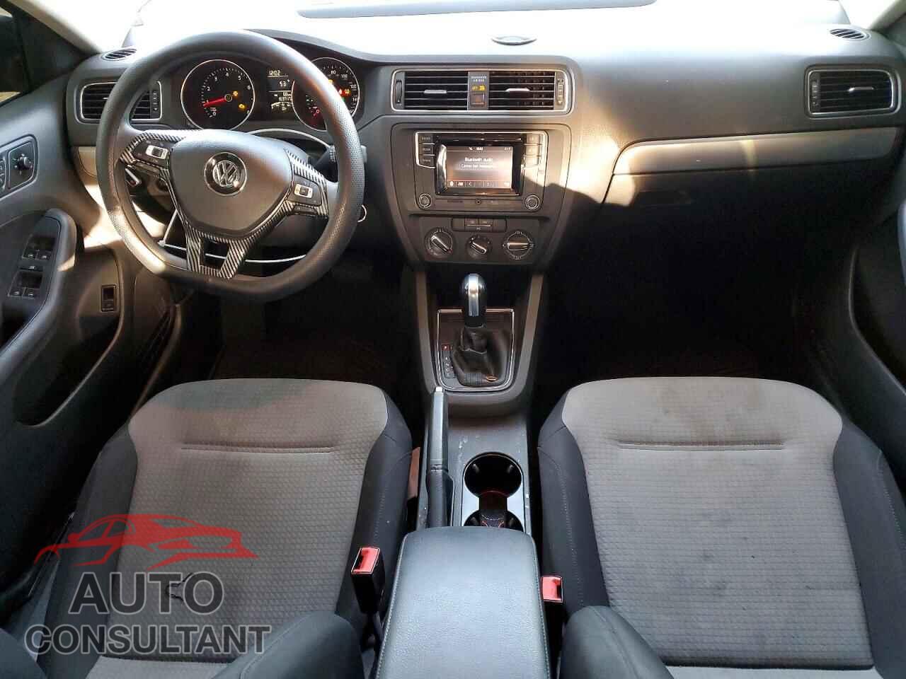 VOLKSWAGEN JETTA 2017 - 3VW2B7AJ5HM259186