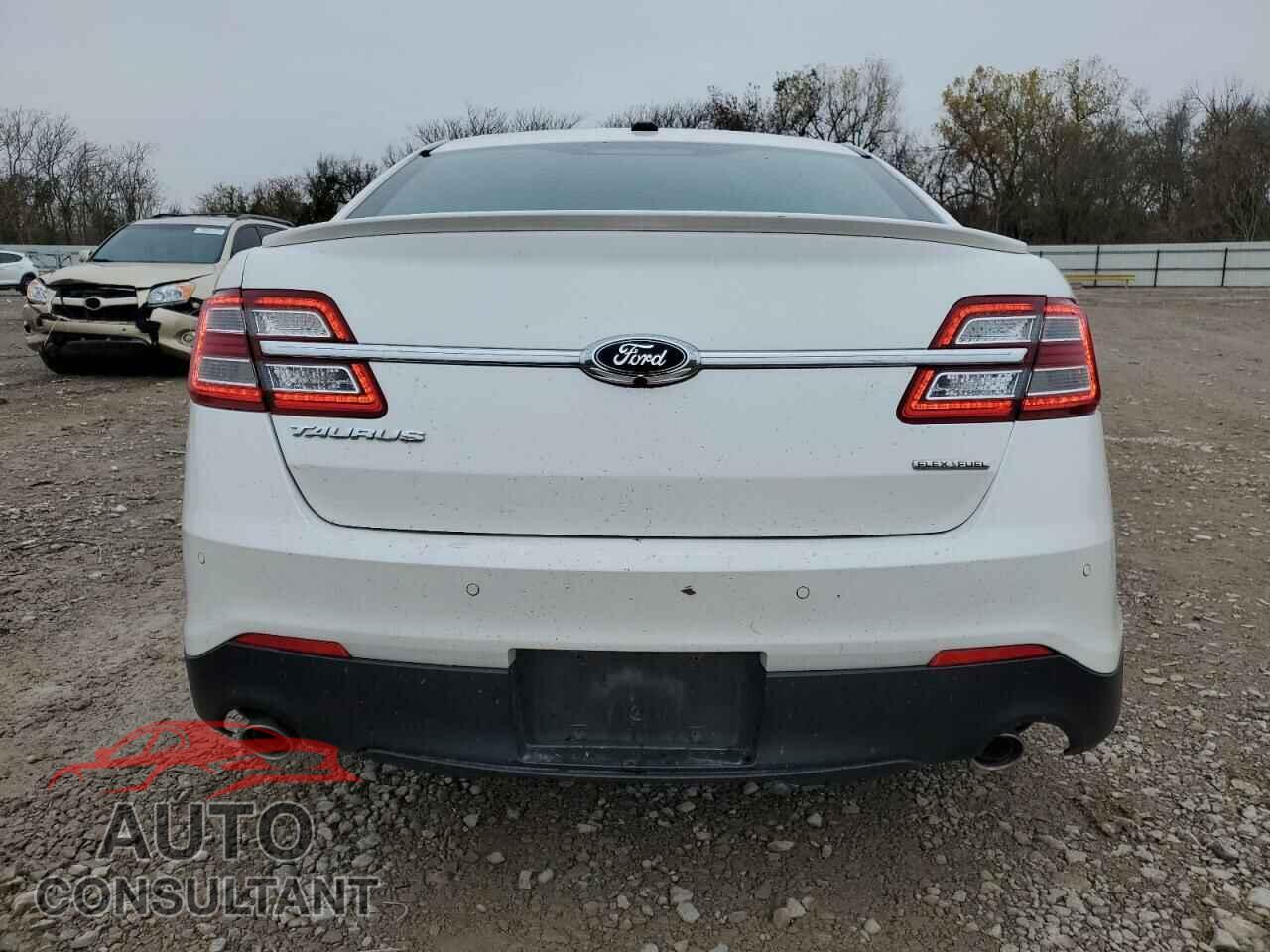 FORD TAURUS 2018 - 1FAHP2E80JG105628
