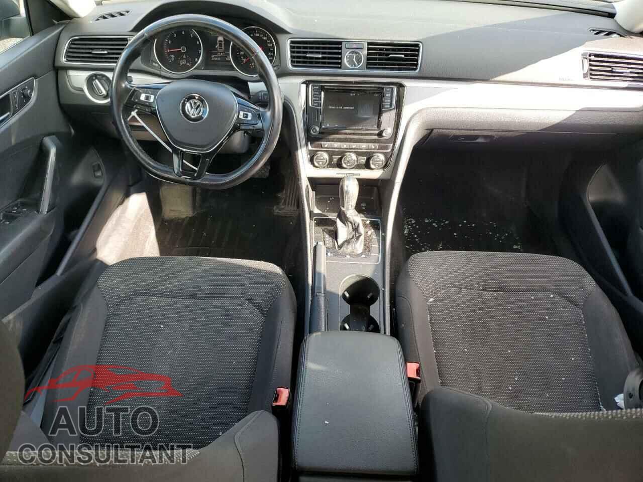 VOLKSWAGEN PASSAT 2017 - 1VWAT7A36HC083891