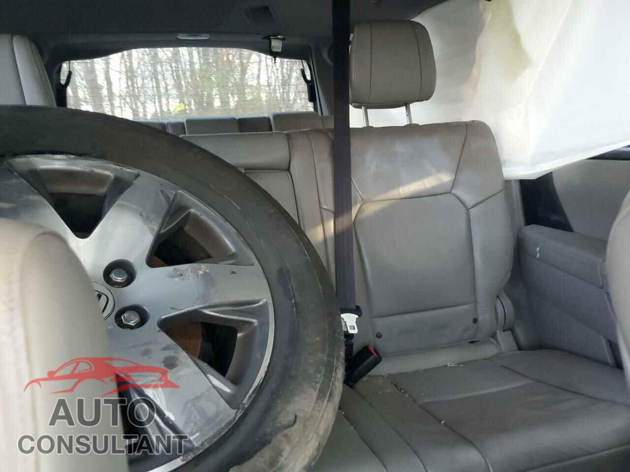 HONDA PILOT 2015 - 5FNYF4H90FB004183