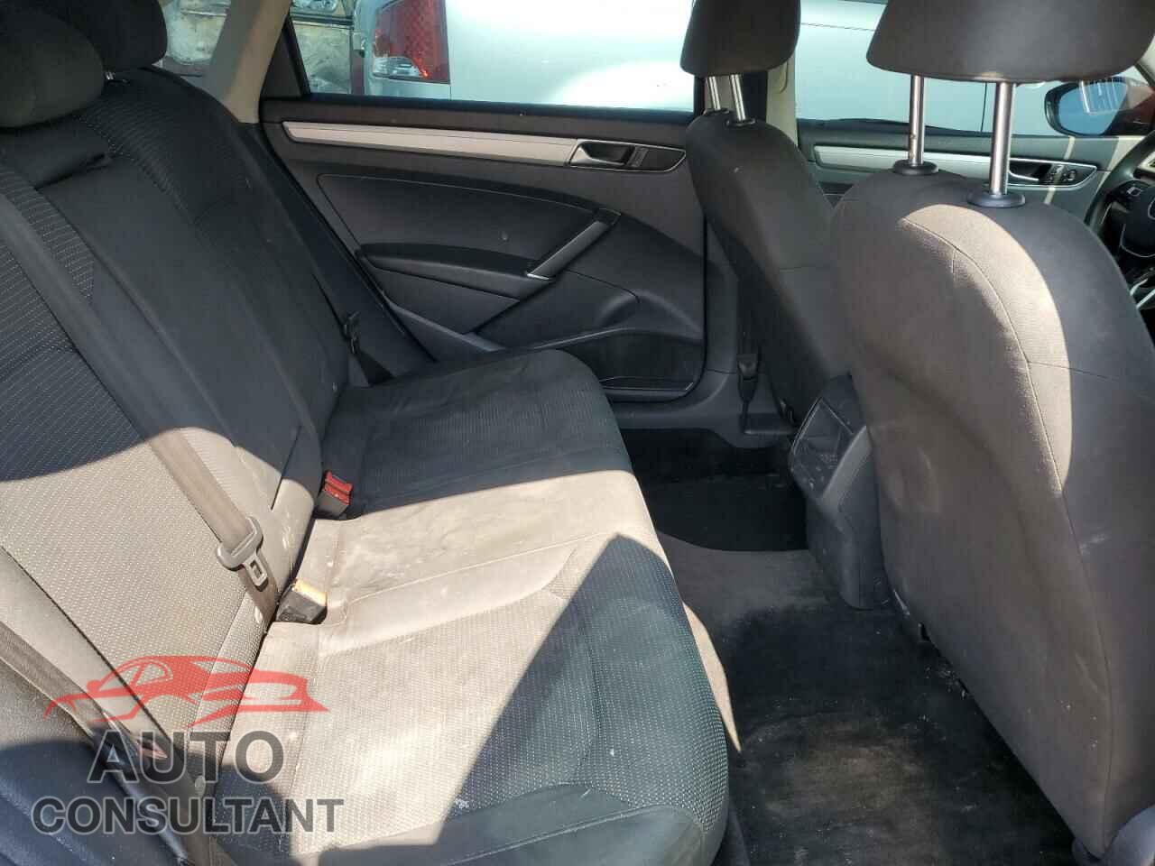 VOLKSWAGEN PASSAT 2017 - 1VWAT7A34HC028226