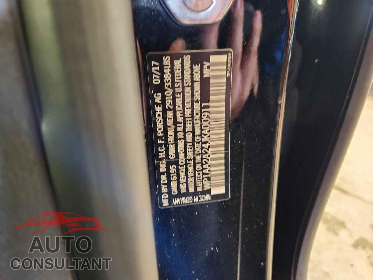 PORSCHE CAYENNE 2018 - WP1AA2A24JKA00911
