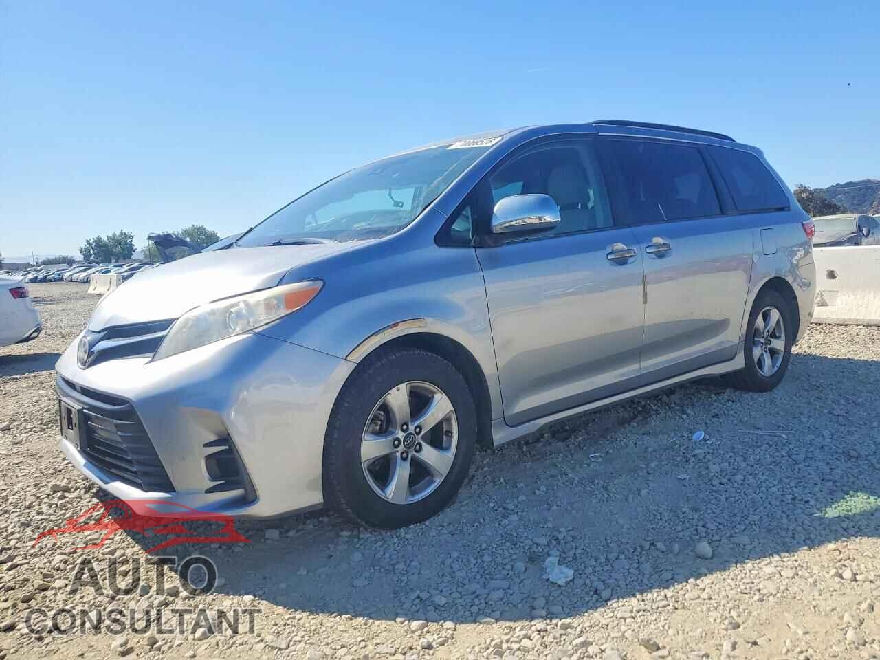 TOYOTA SIENNA 2018 - 5TDKZ3DC6JS915518