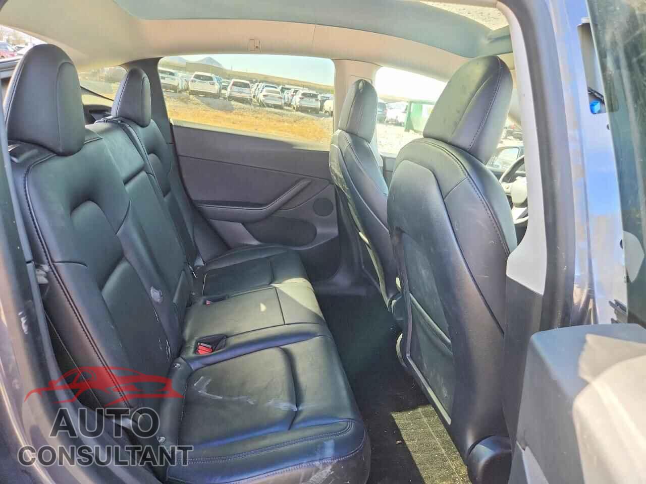 TESLA MODEL Y 2021 - 5YJYGDEEXMF068274