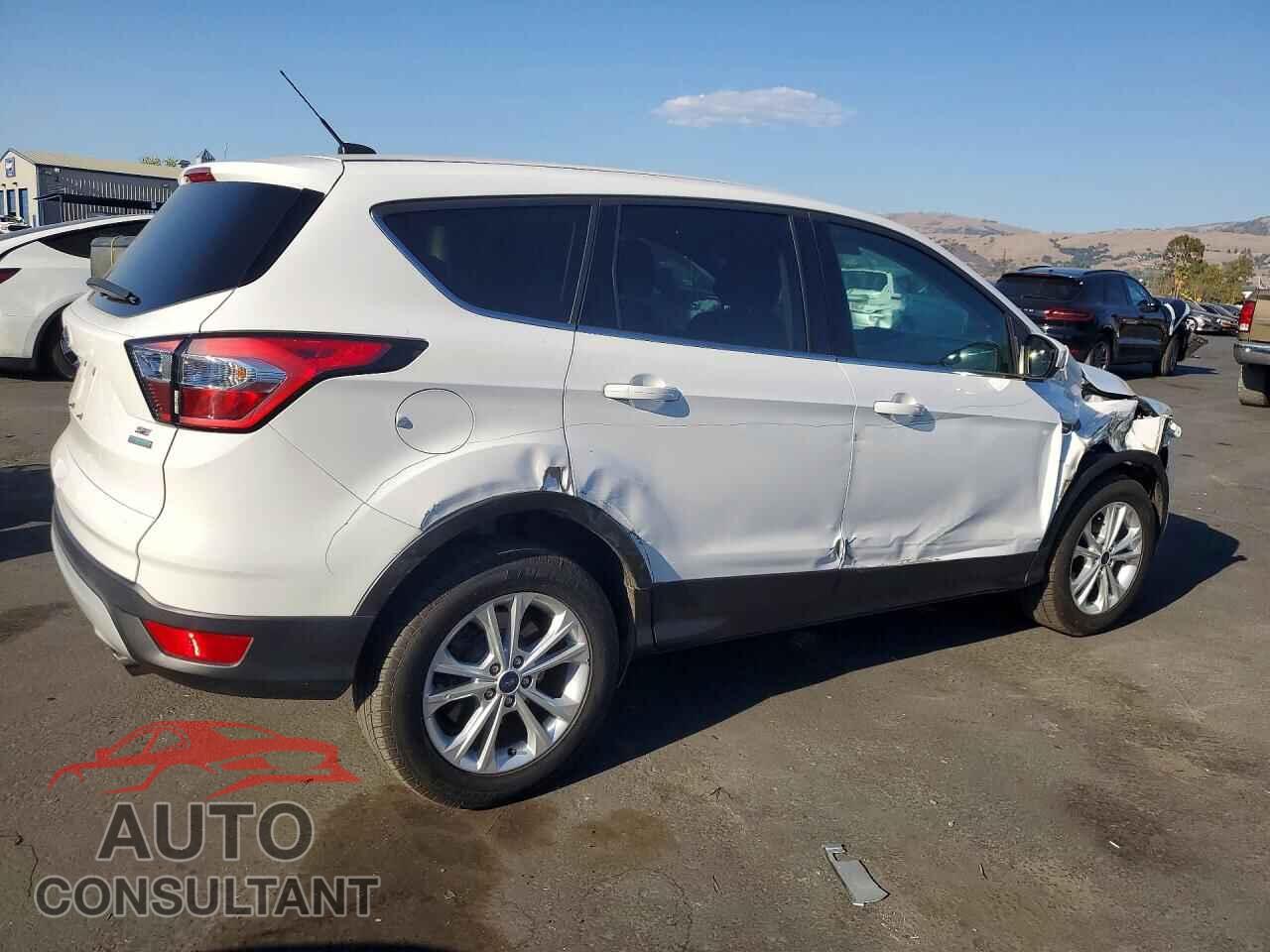 FORD ESCAPE 2017 - 1FMCU0GDXHUC09773