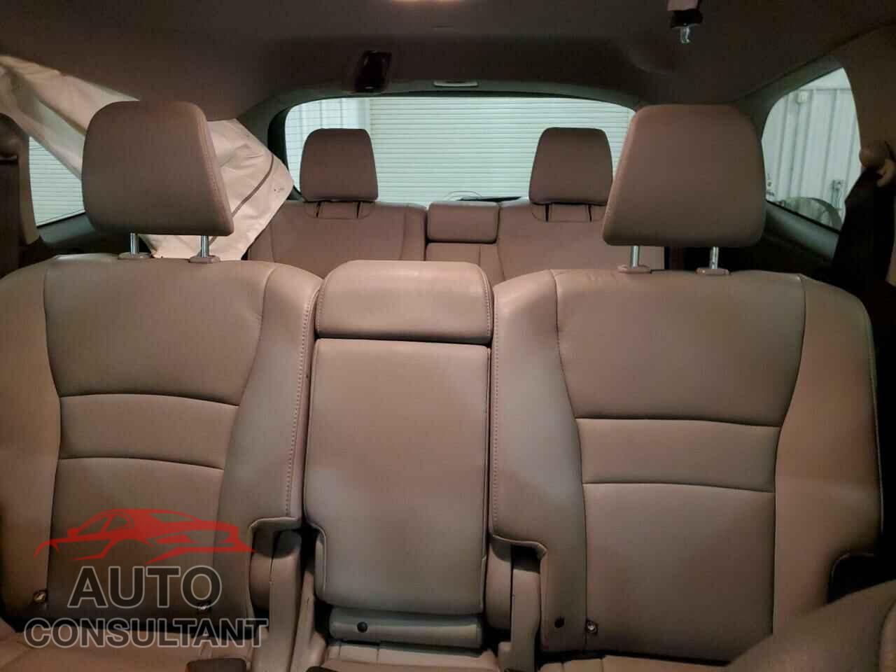 HONDA PILOT 2017 - 5FNYF6H55HB023176