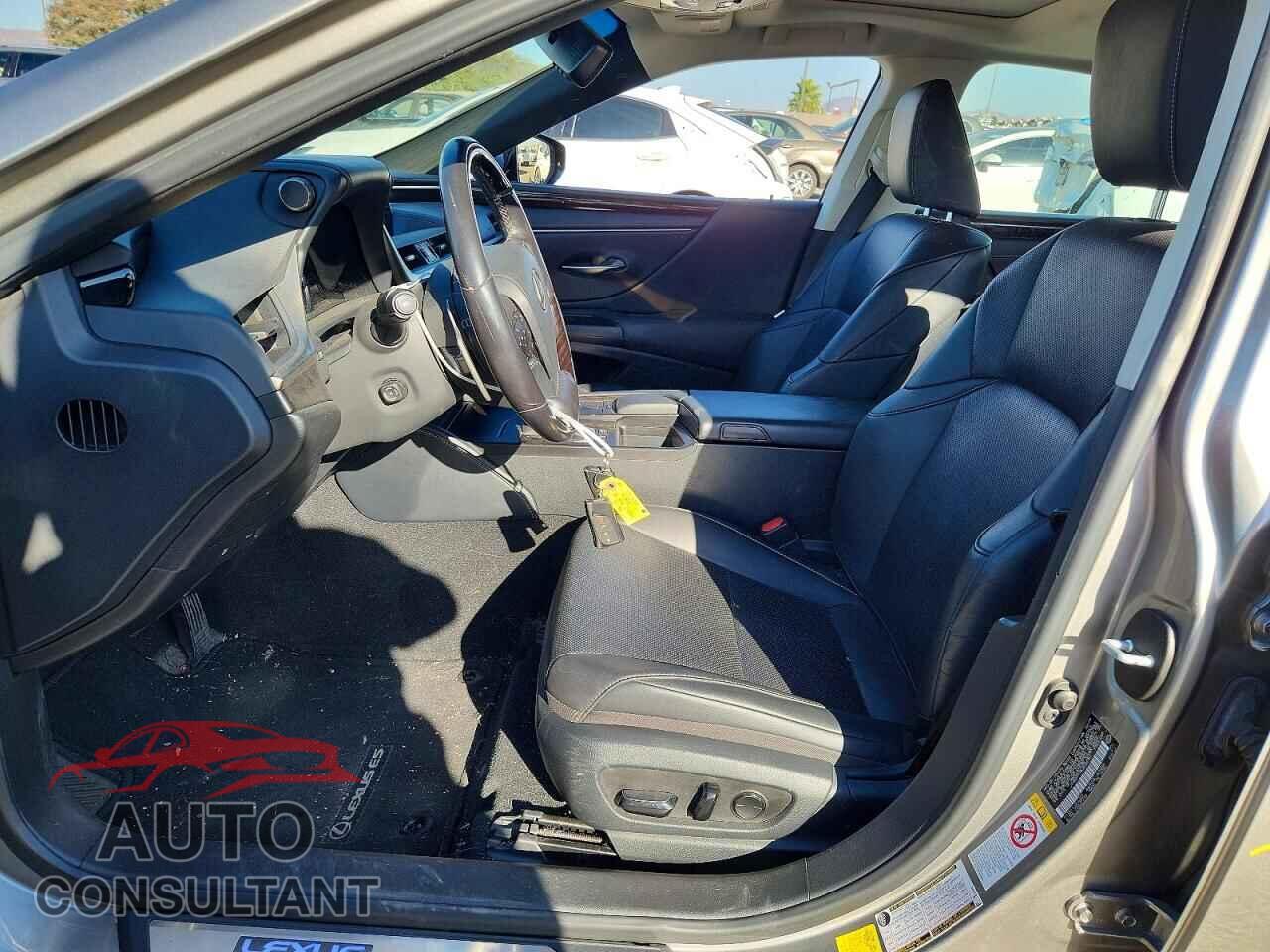 LEXUS ES300 2019 - JTHB21B19K2034751