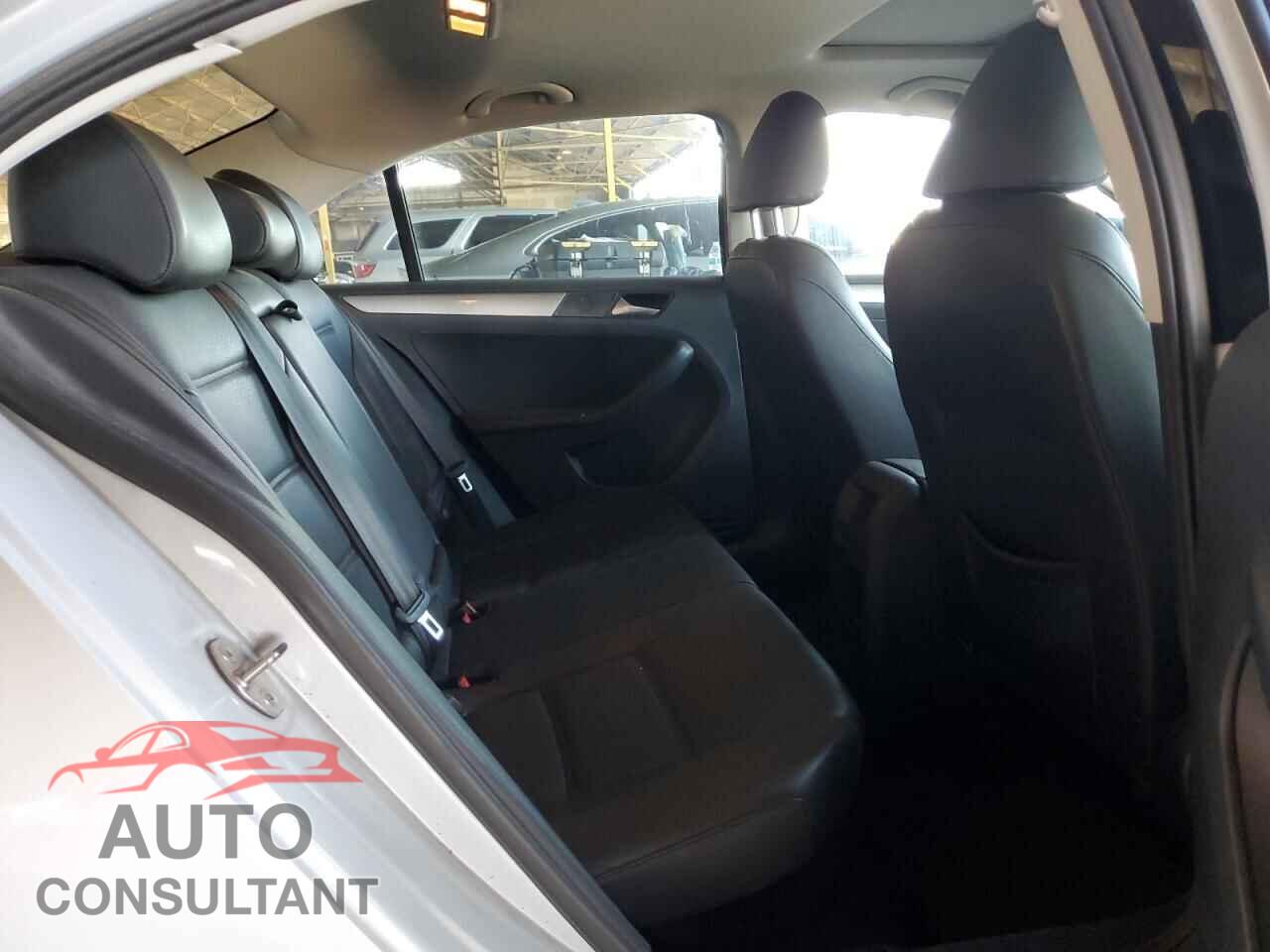 VOLKSWAGEN JETTA 2017 - 3VWDB7AJ1HM390091