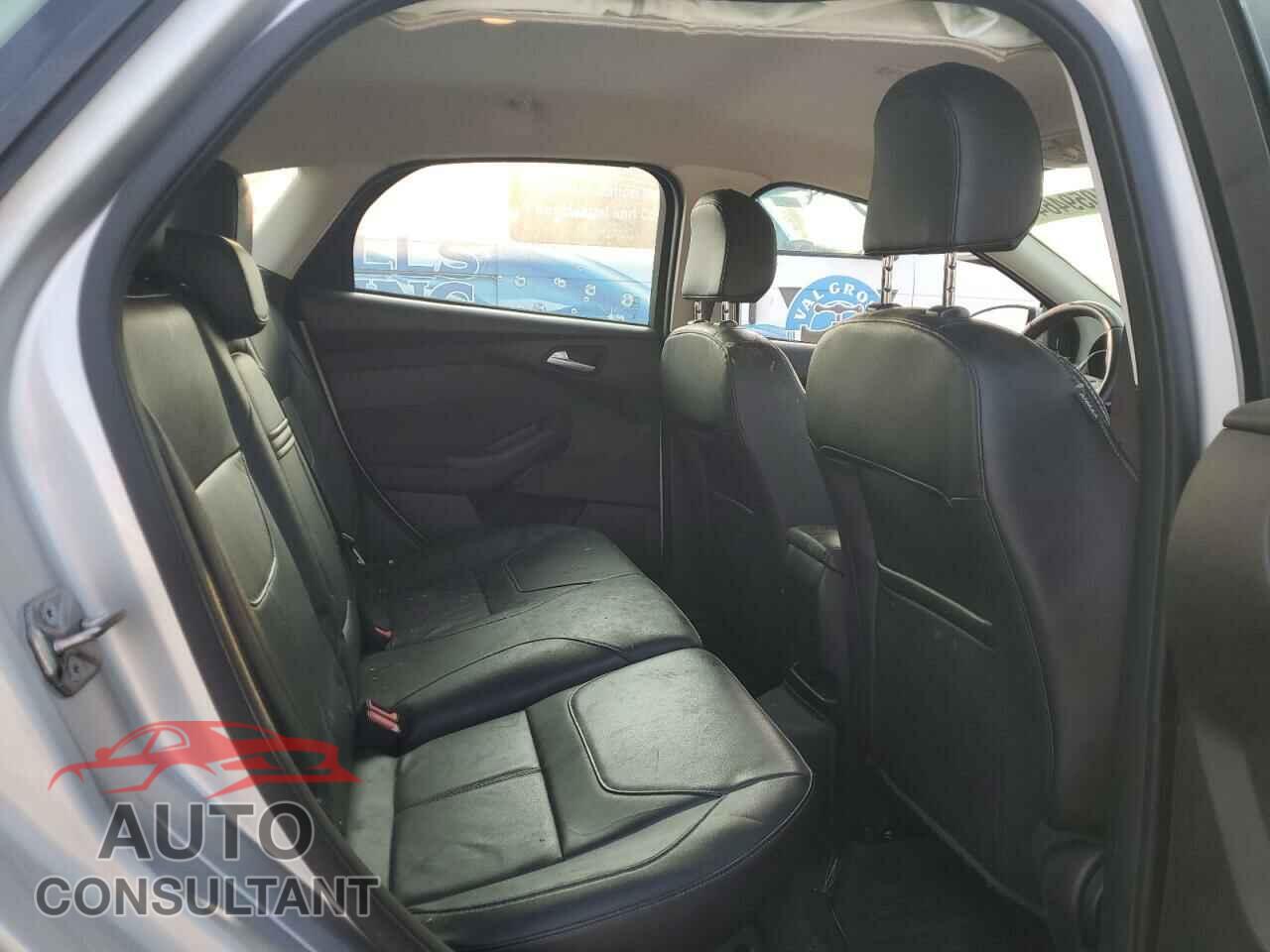 FORD FOCUS 2015 - 1FADP3K28FL283807