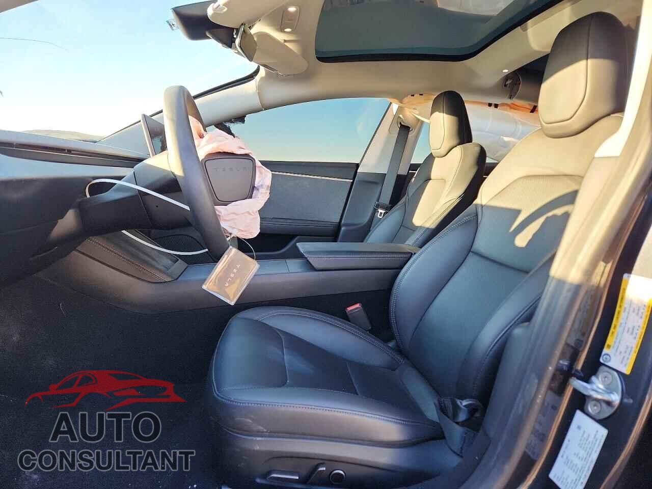 TESLA MODEL 3 2025 - 5YJ3E1EA8SF875577