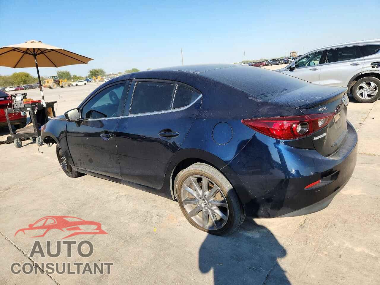 MAZDA 3 2018 - 3MZBN1V31JM262754