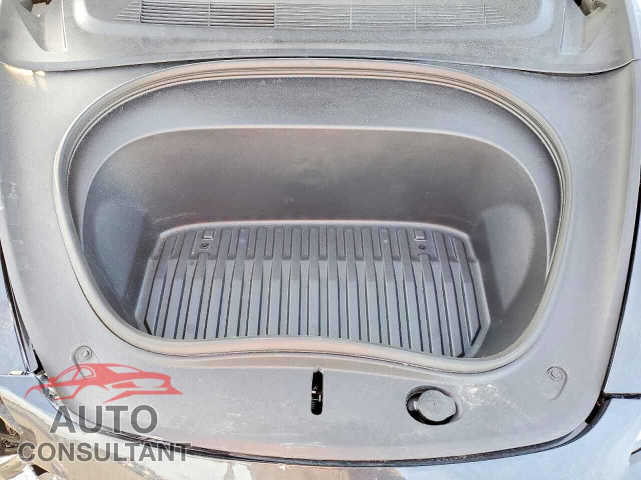 TESLA MODEL 3 2025 - 5YJ3E1EA1SF013477