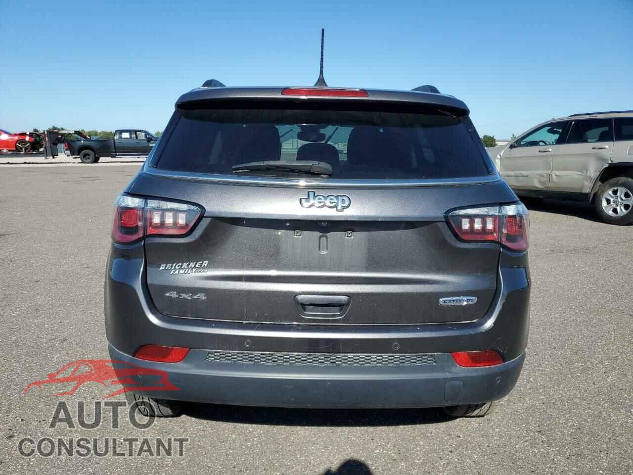 JEEP COMPASS 2018 - 3C4NJDBB7JT333096