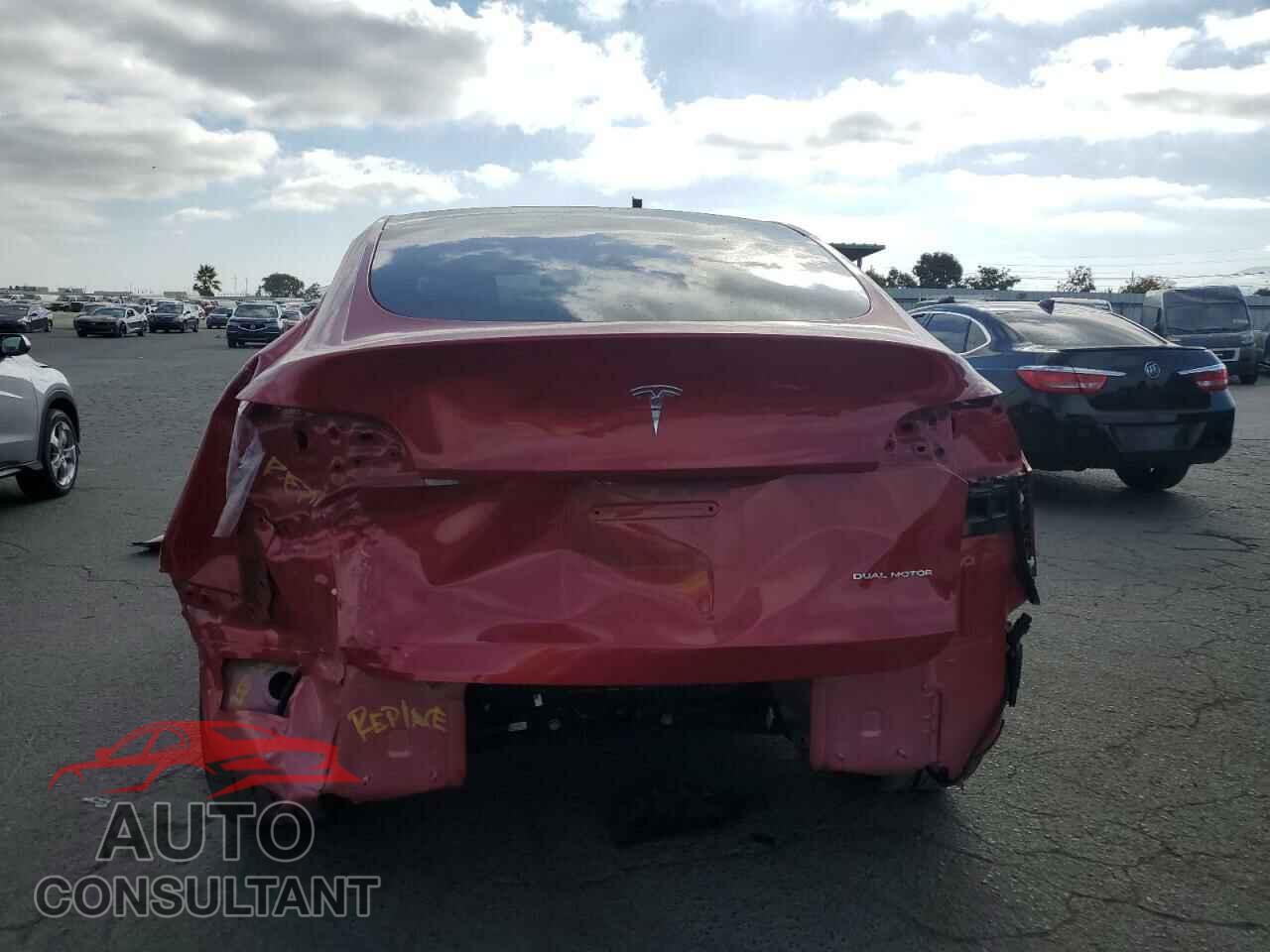 TESLA MODEL Y 2023 - 7SAYGDEE5PF687646