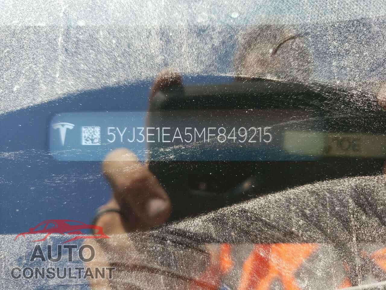 TESLA MODEL 3 2021 - 5YJ3E1EA5MF849215