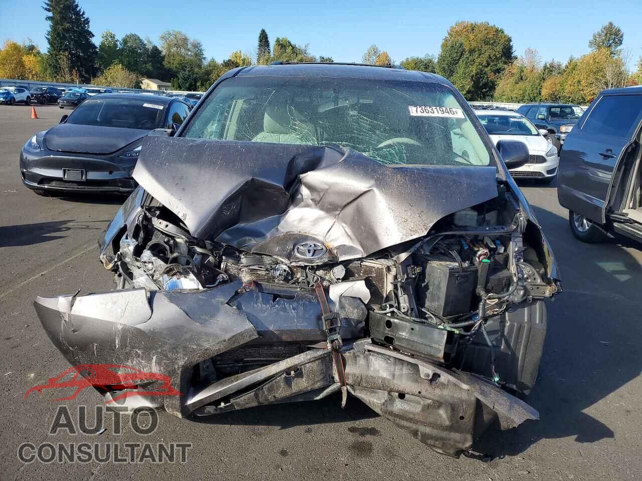 TOYOTA SIENNA 2011 - 5TDDK3DC2BS013365