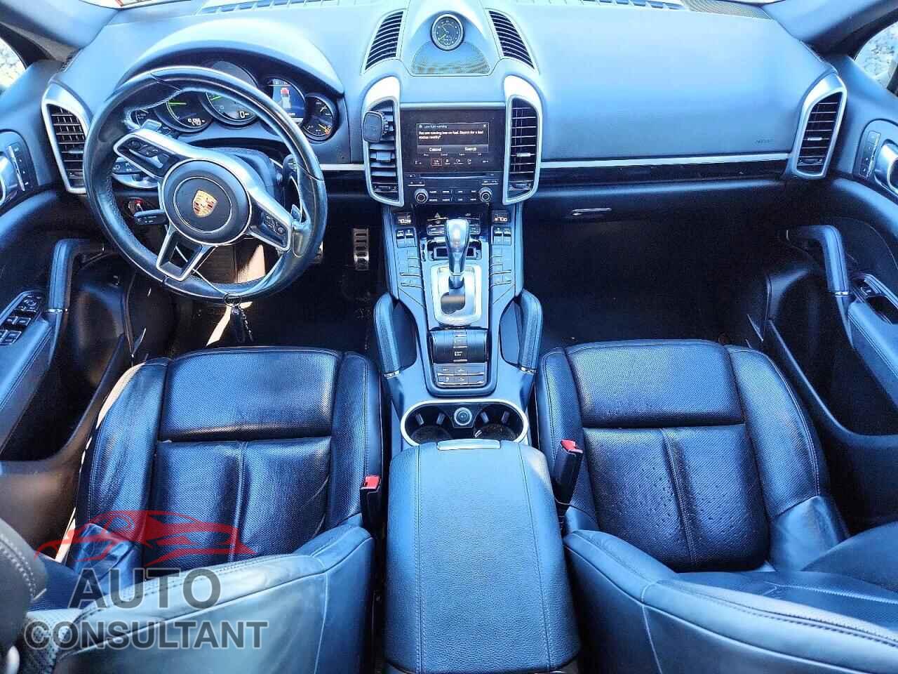 PORSCHE CAYENNE 2017 - WP1AE2A26HLA71214