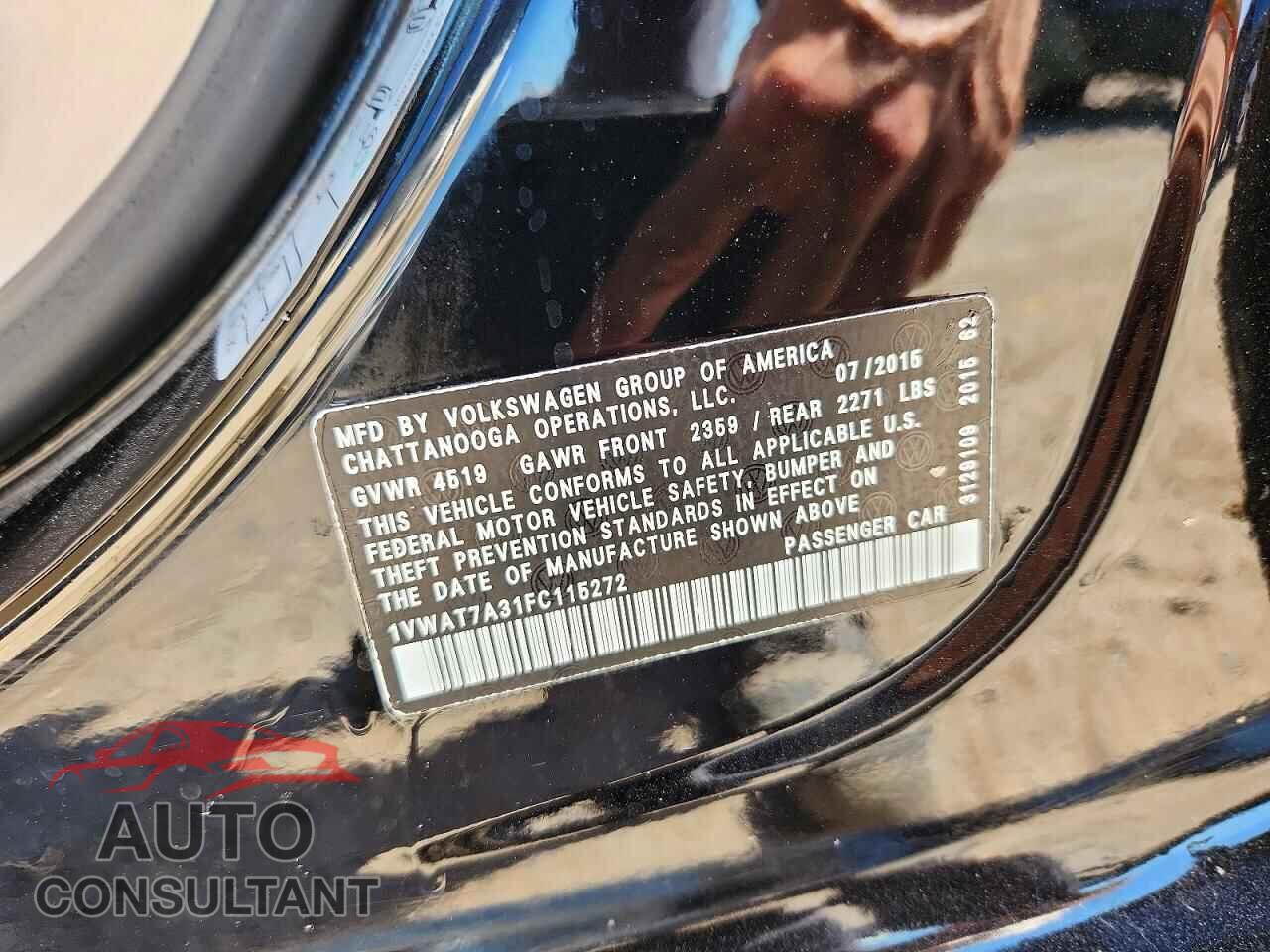 VOLKSWAGEN PASSAT 2015 - 1VWAT7A31FC115272