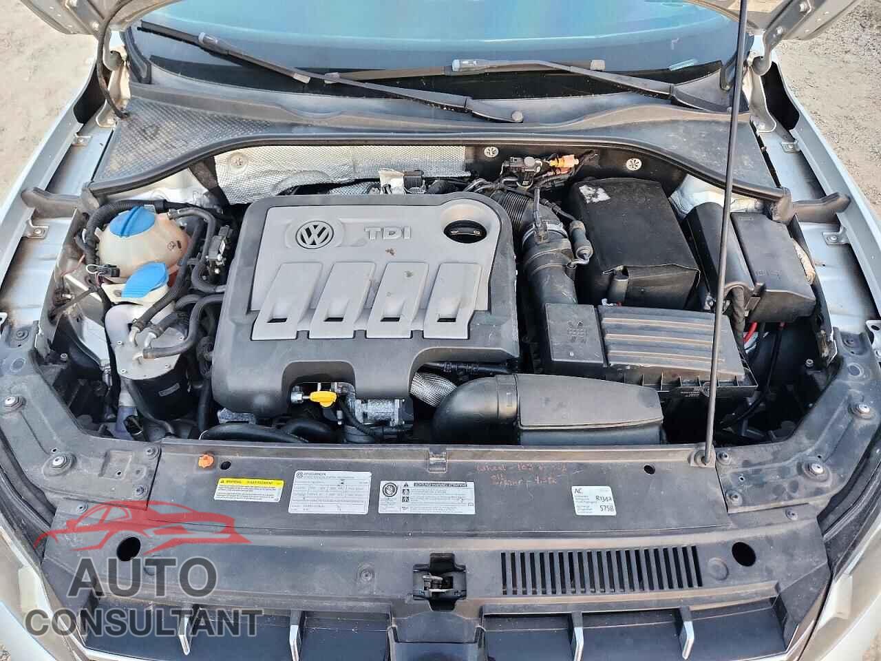 VOLKSWAGEN PASSAT 2013 - 1VWCN7A37DC062075