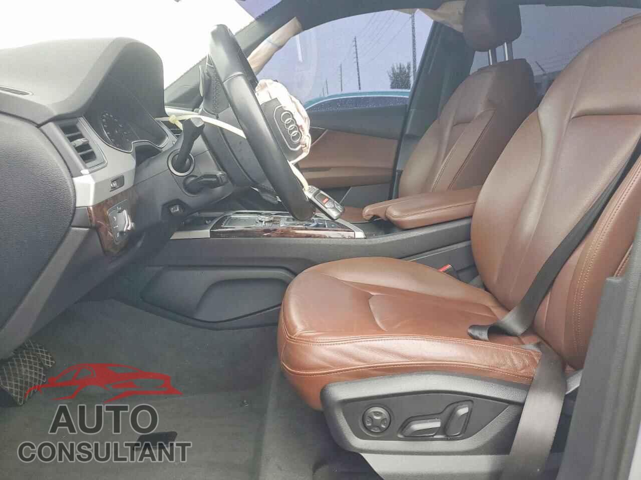 AUDI Q7 2018 - WA1LHAF70JD003808