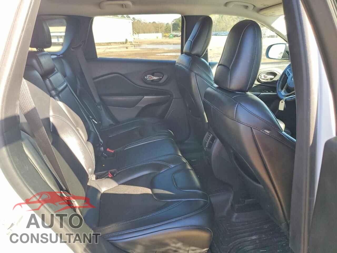 JEEP GRAND CHER 2019 - 1C4PJLLB8KD196954