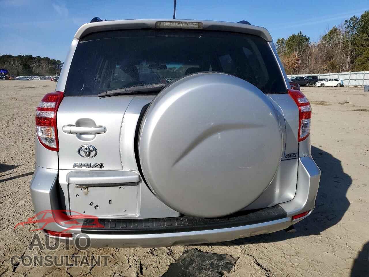 TOYOTA RAV4 2011 - JTMBF4DV1BD040331
