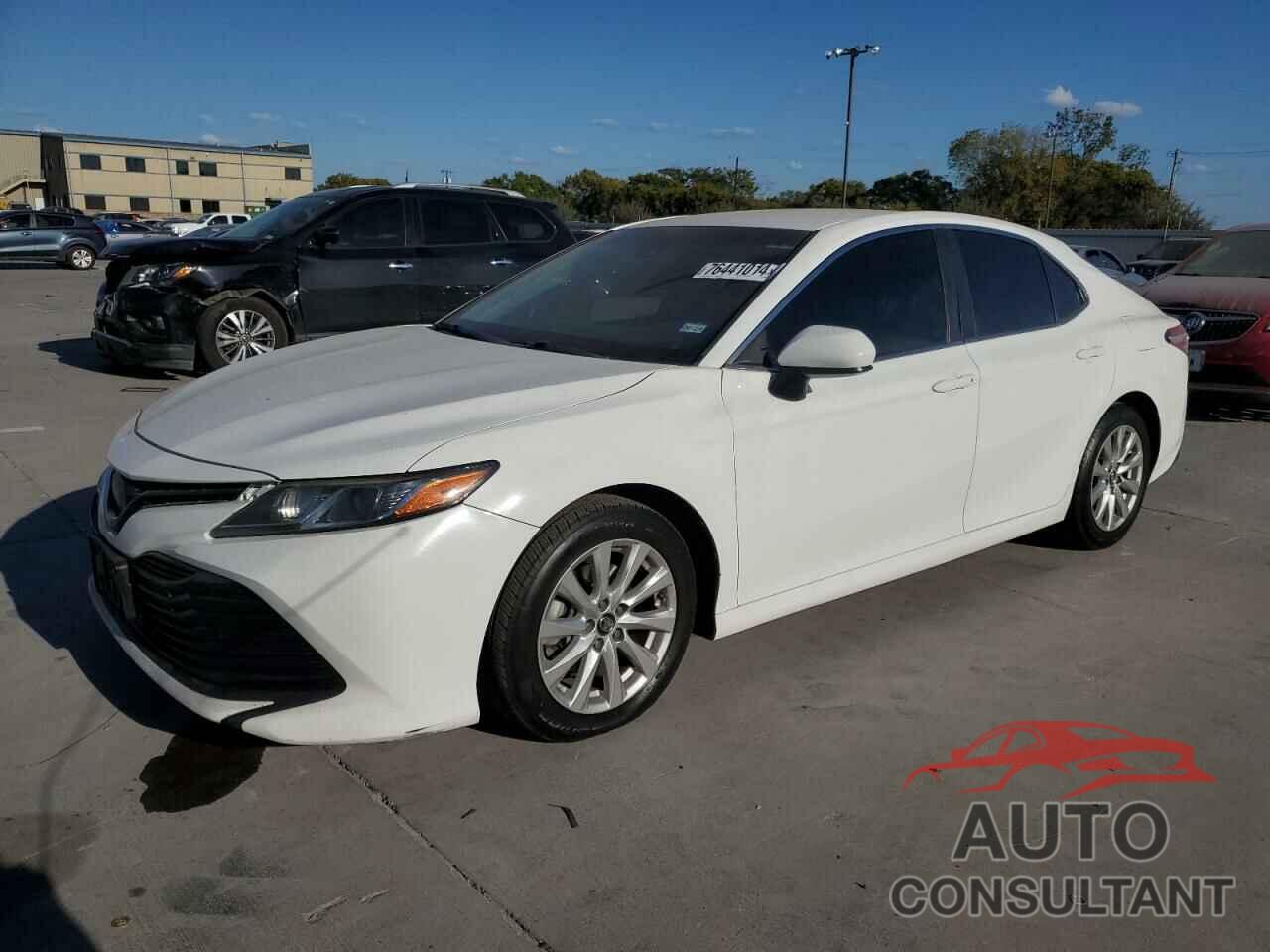 TOYOTA CAMRY 2018 - 4T1B11HK9JU500889