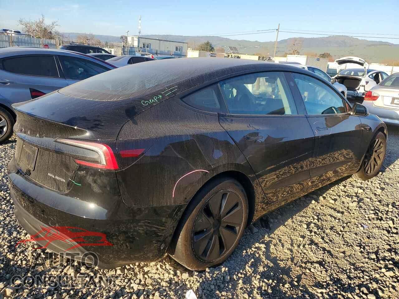 TESLA MODEL 3 2024 - 5YJ3E1EB8RF758617