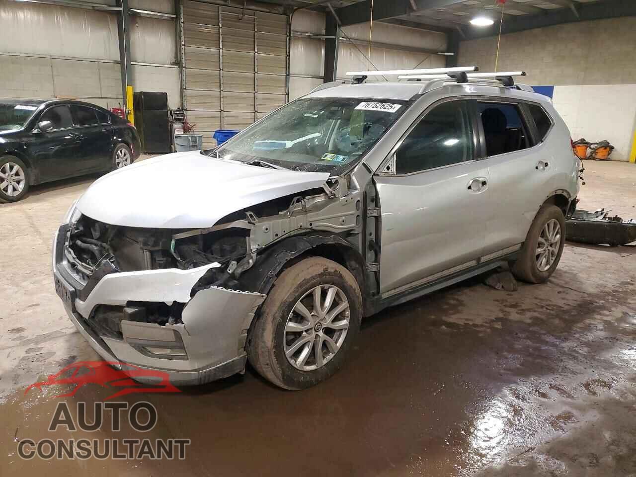 NISSAN ROGUE 2017 - KNMAT2MV2HP504792